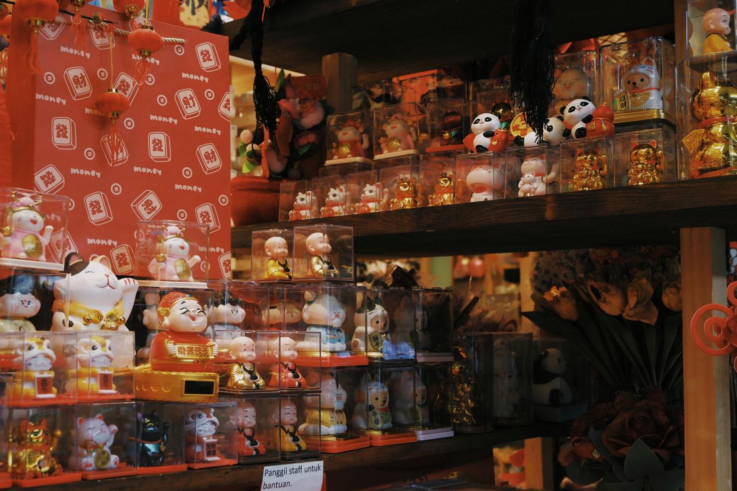 Decorative Figurines